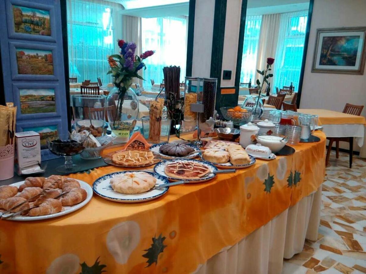 Hotel Lazzarini Bellaria-Igea Marina Habitación foto